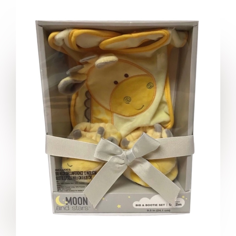 NIB Moon and Stars Bib & Bootie Giraffe Baby Set 0-12 Months